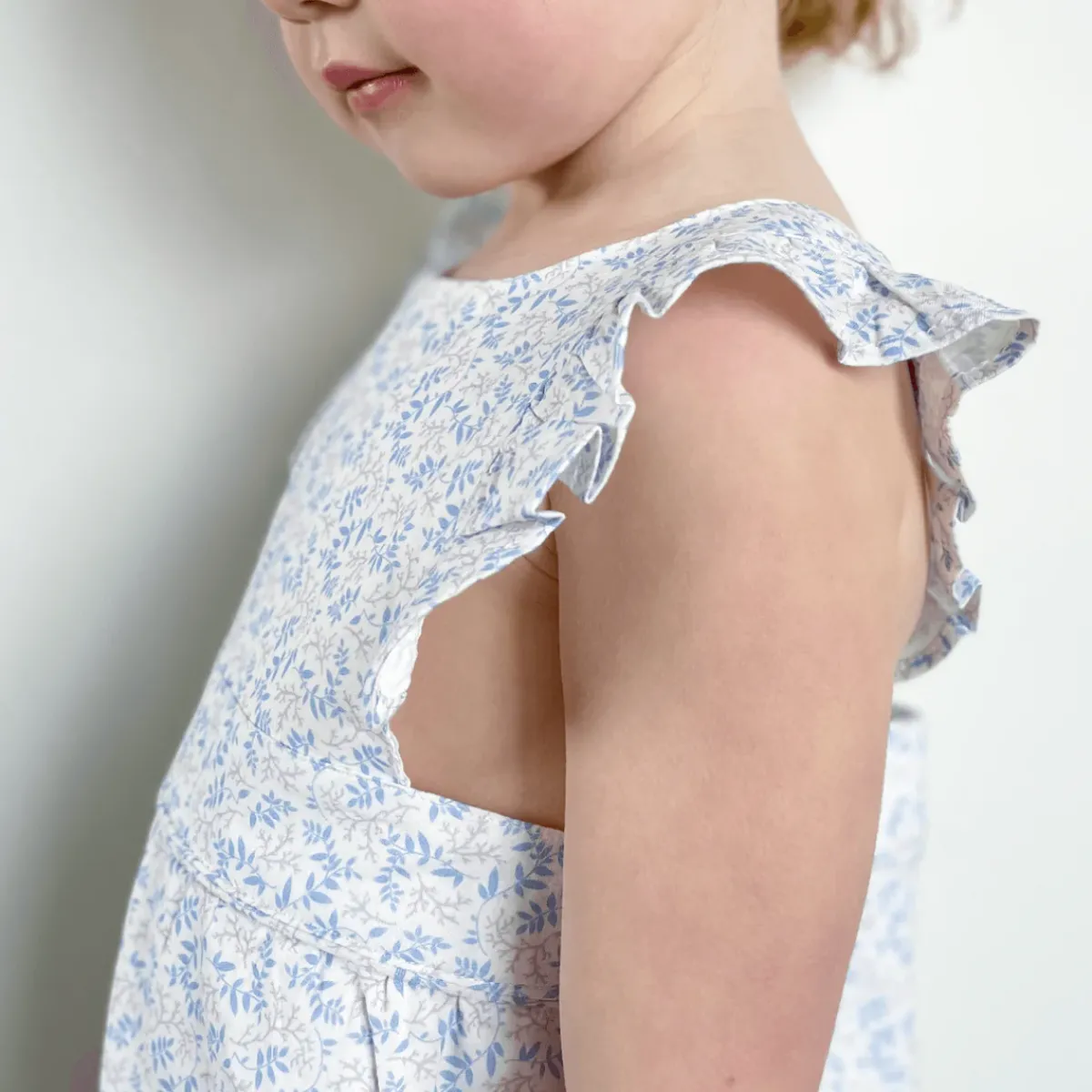 baby_girls_pinafore_rompe_3.webp minnow Rompers<Baby Girls Pinafore Romper Briland Blue Botanic