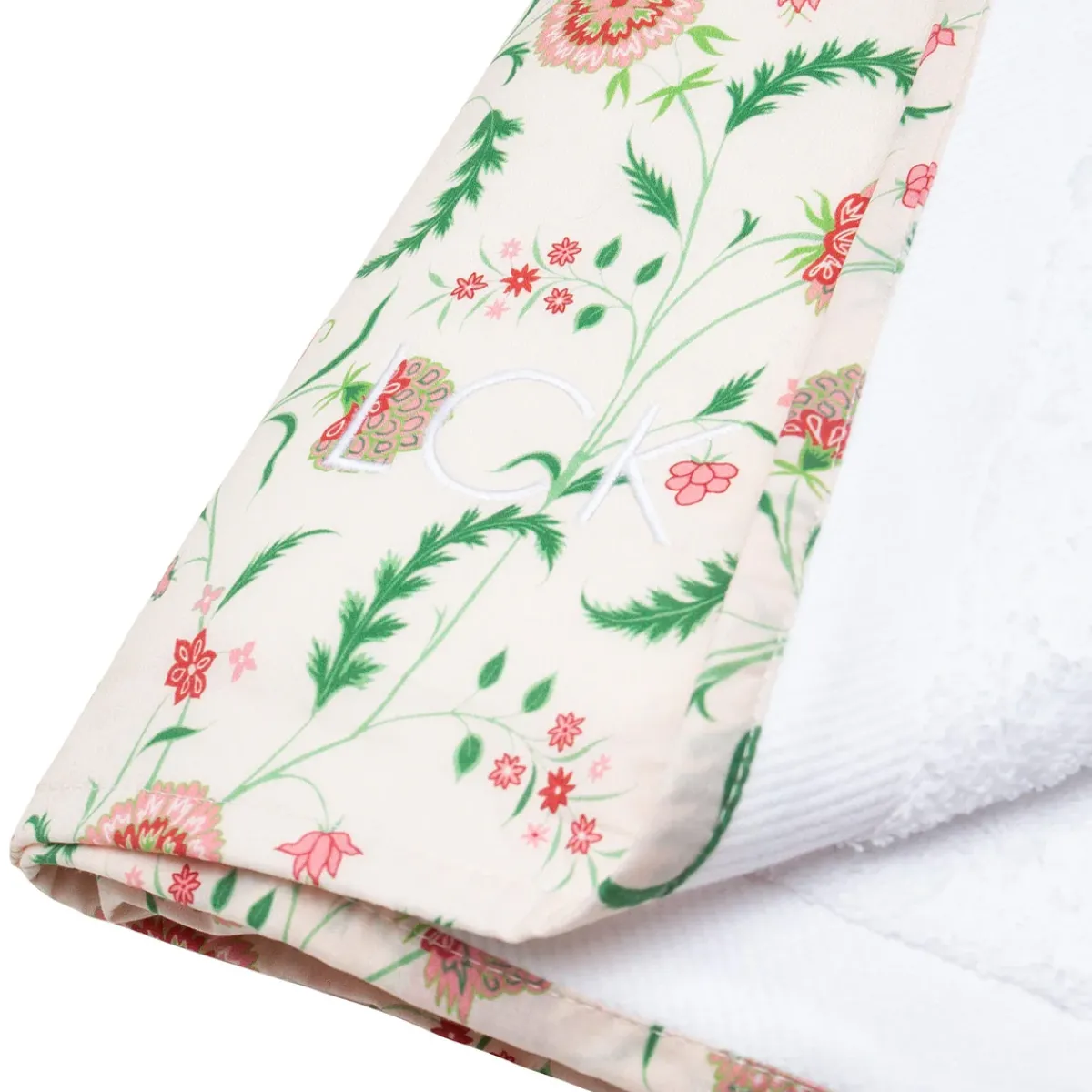 minnow_x_sister_parish_to_1-1.webp minnow Accessories< X Sister Parish Towel Cloister Botanical